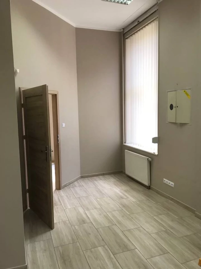 Wykończenie wnętrza lokalu usługowego w Szczecinie.